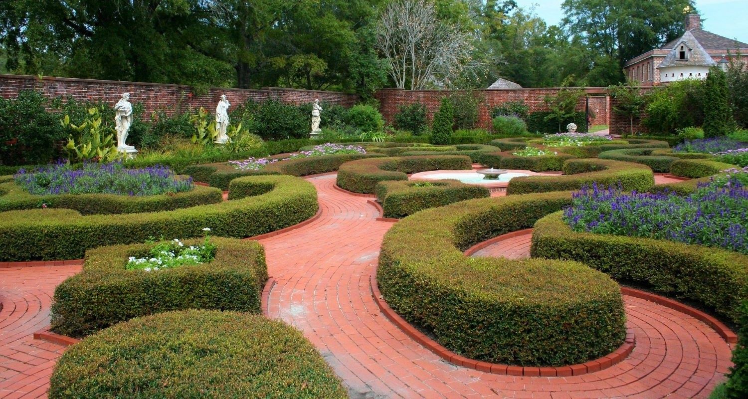 Formal Gardens: Design, Plants & Ideas